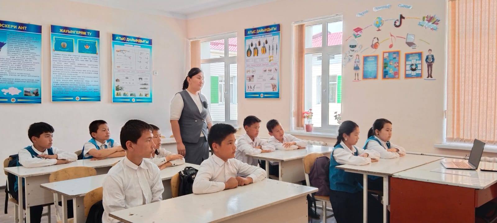 "Атадан-өсиет,анадан қасиет"атты сынып сағат.