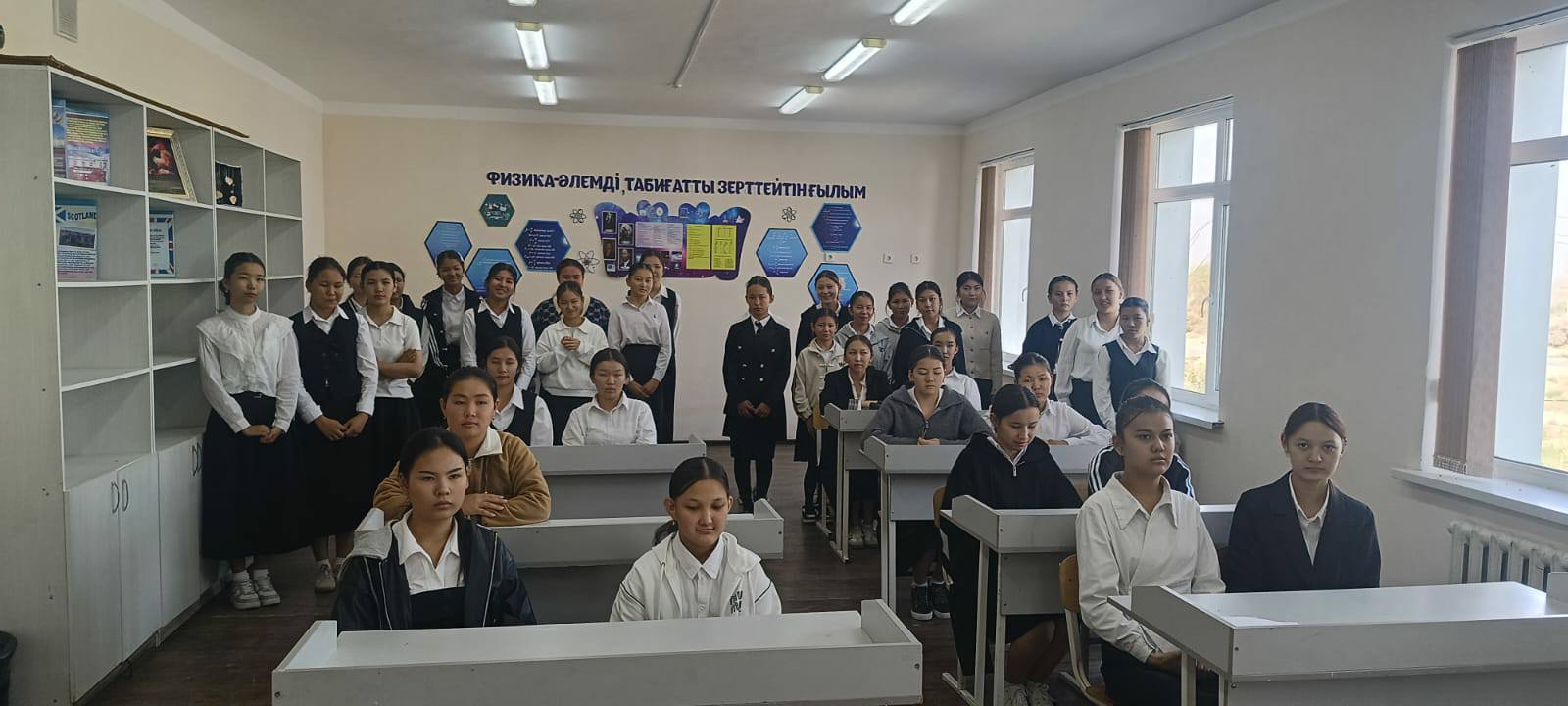 "Қыз баланың мінезі мен мәдениеті" тақырыбында  қазан айында қыздар жиналысы өткізілді.