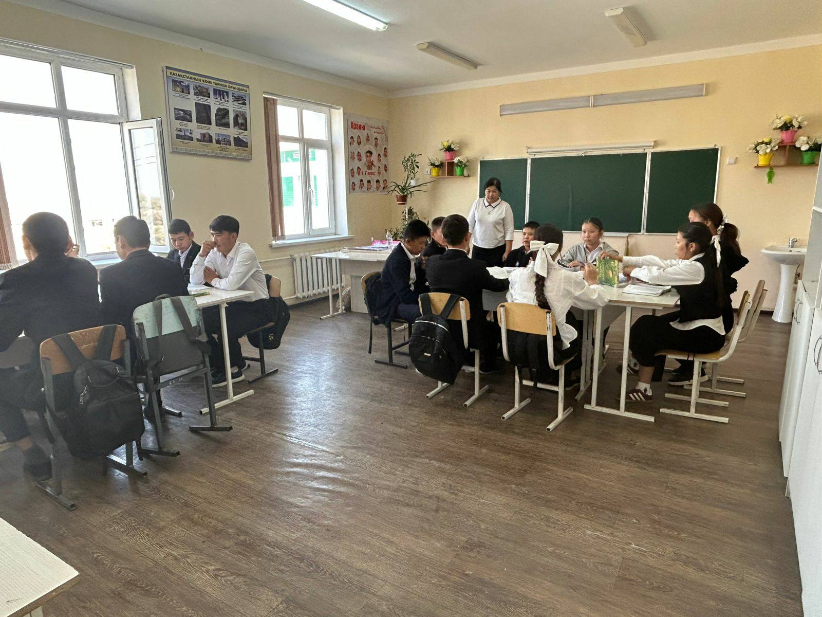 13-17 аралығында қазақ тілі мен әдебиеті пәні бірлестігінің апталығында Қалыбаева Нургул  апай 9 "А" сыныбына  ашық сабақ өтті.