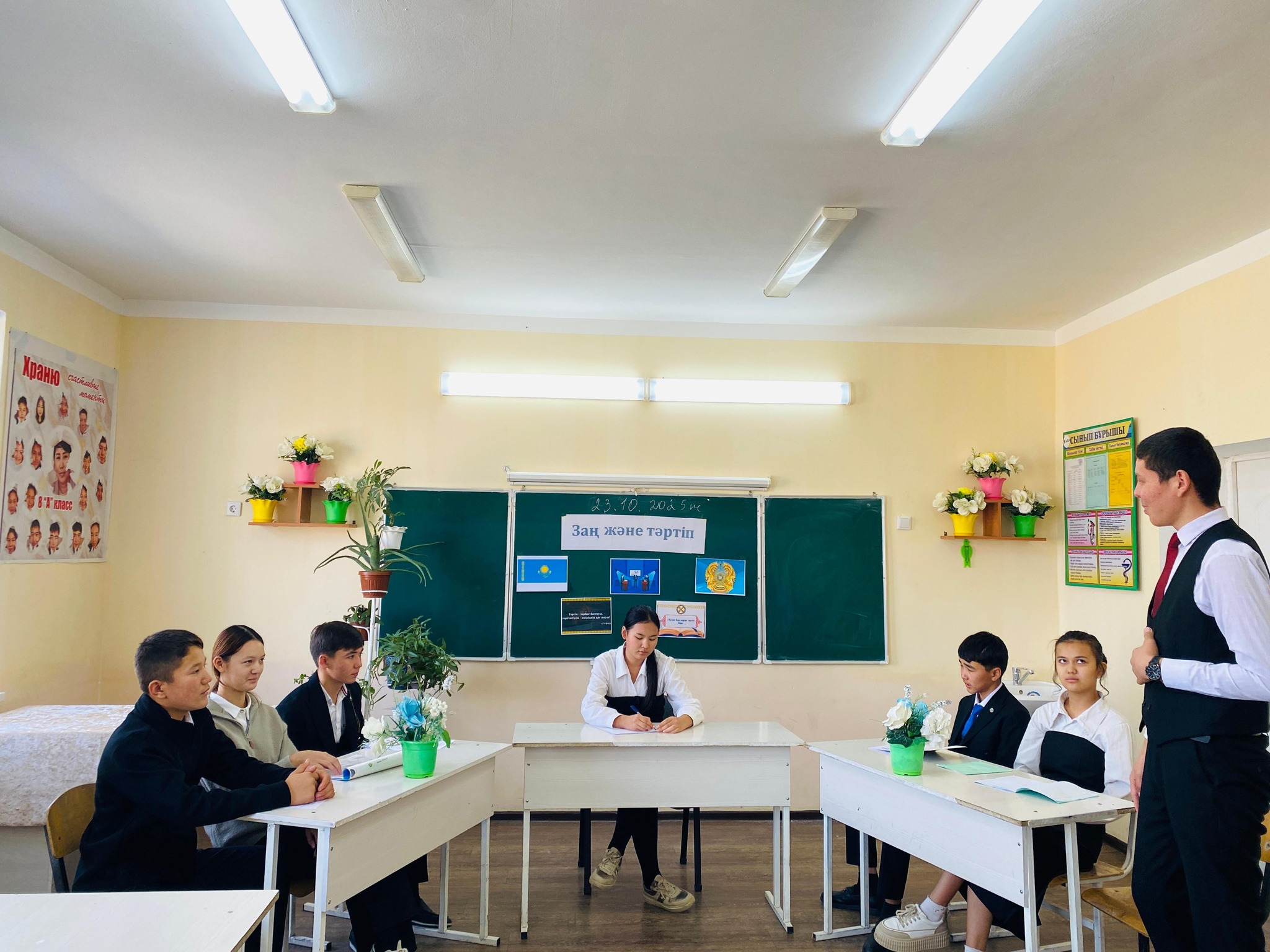 24.10.2025 ж. Болашақ жастар дебат клубы мүшелерімен "Заң және тәртіп" тақырыбында дебат болып өтті.