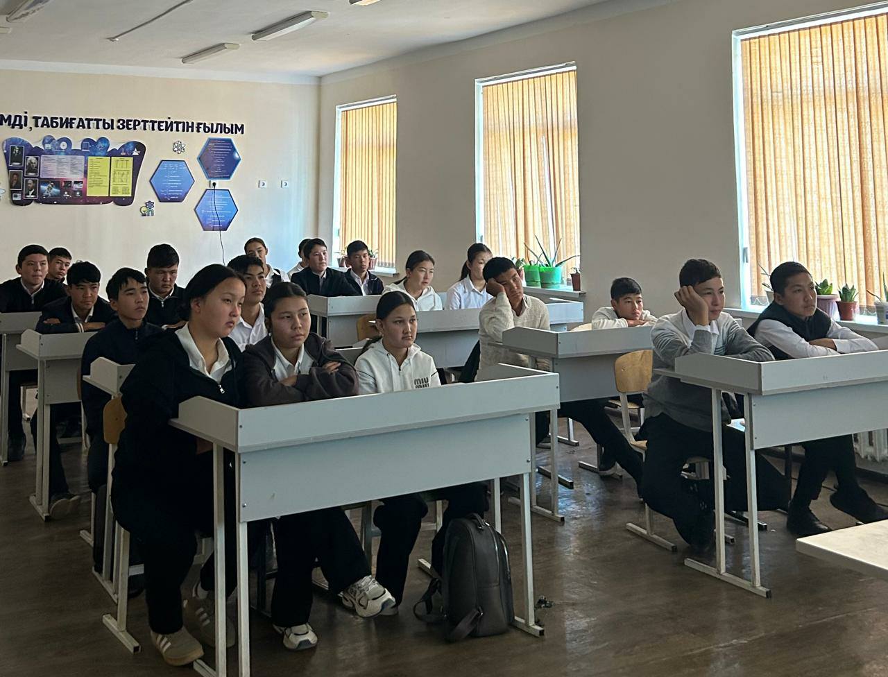 12 қараша күні Мәлік Ғабдуллиннің туған күніне орай “ҰЛТ ҚАҺАРМАНЫ МӘЛІК ҒАБДУЛЛИНГЕ - 110 ЖЫЛ” атты іс-шара жоспары негізінде қазақ тілі мен әдебиеті пәні мұғалімі Н.Қалыбаева  9-сынып білім алушыларымен “Ер есімі-ел есінде” тақырыбы аясында оқушыла